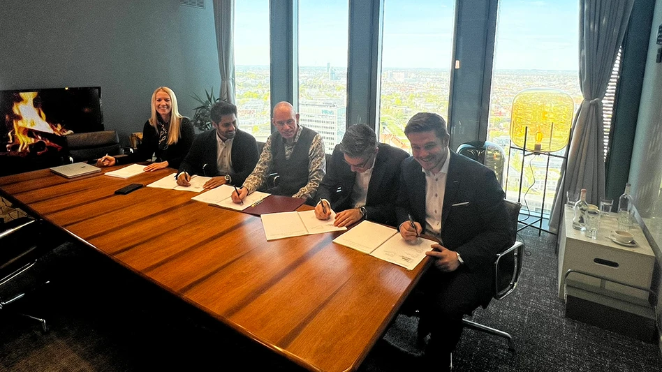 Signing Ceremony, People from left to right, Jennifer Klaschka- Marketing and Operations at NeuralAgent, Dr. -Ing Onur Deniz CEO at NeuralAgent, Dirk Sprünken Procurement at Airbus, Juan Emilio Murillo Martinez, Head of Procurement Software and Cyber Security at Airbus, Luis Mager – Procurement at Airbus